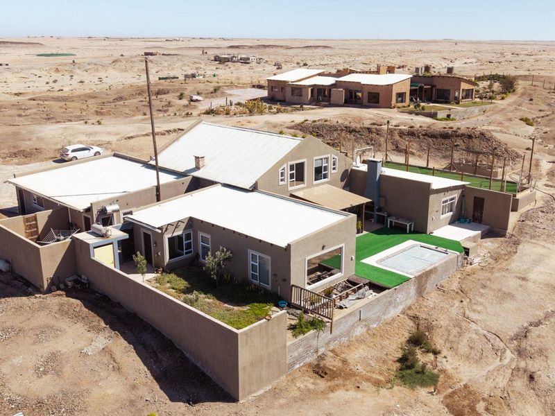 Luxurious Off-Grid Modern Farmhouse with Views & Sports Haven - Photo 5