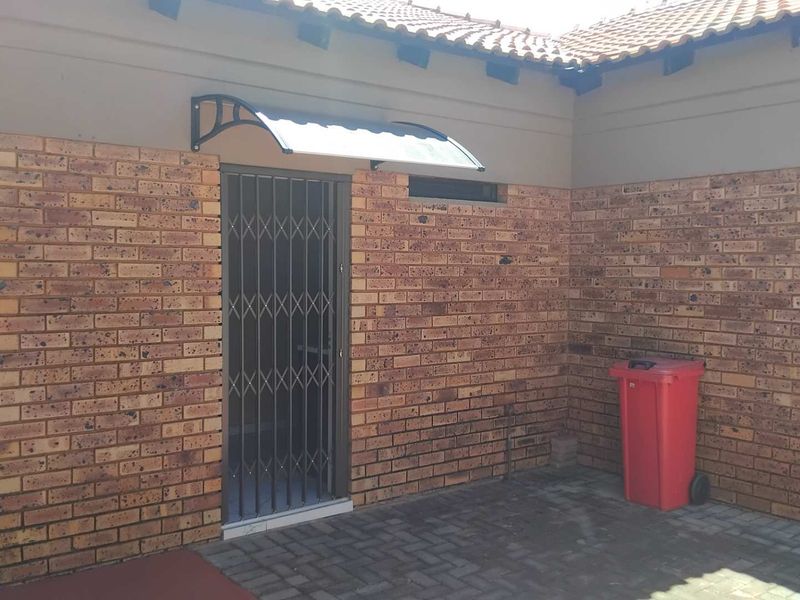 4 Bedroom House For Sale in The Orchards-Akasia - Photo 6