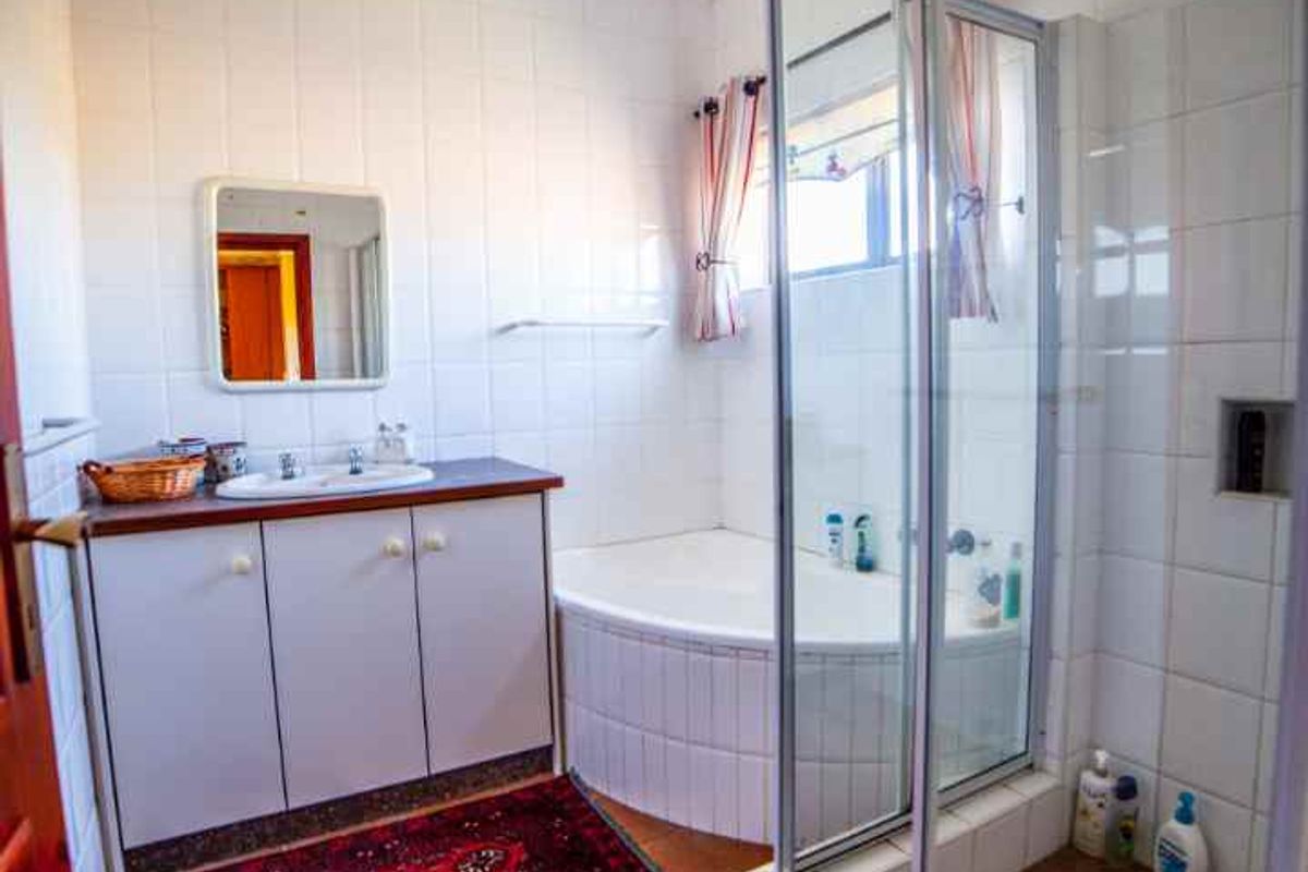 LAGOON FRONT BEAUTY - Photo 5