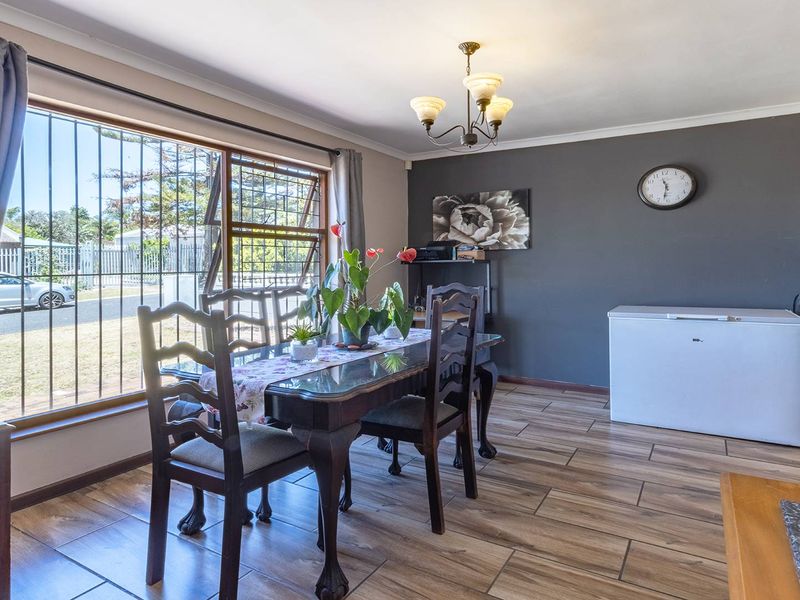 Large 3 Bedroom, 2 Bathroom Family Home For Sale - Photo 4