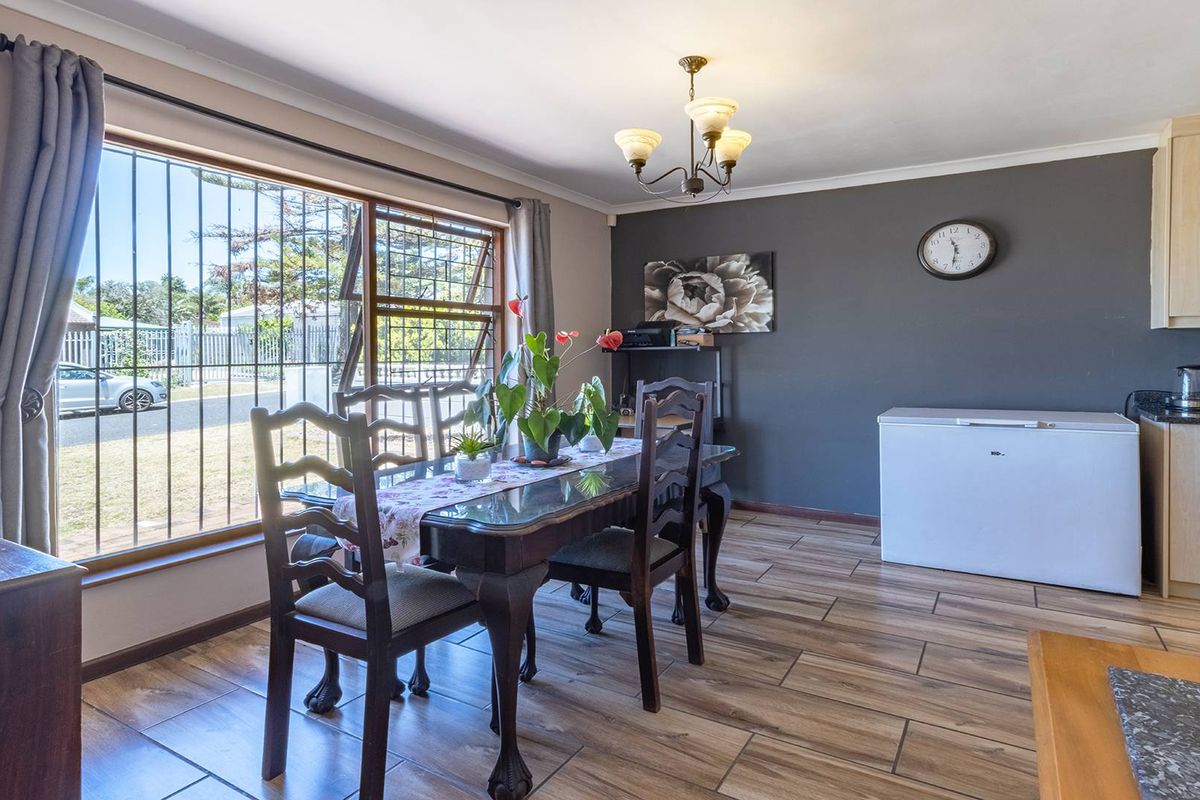 Large 3 Bedroom, 2 Bathroom Family Home For Sale - Photo 4