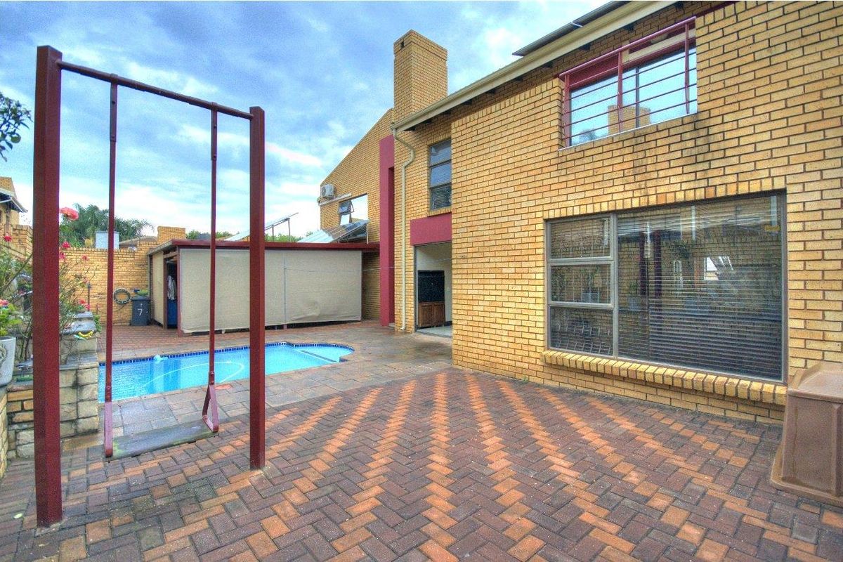 Upmarket Cluster Living with Zero Levies! - Photo 3