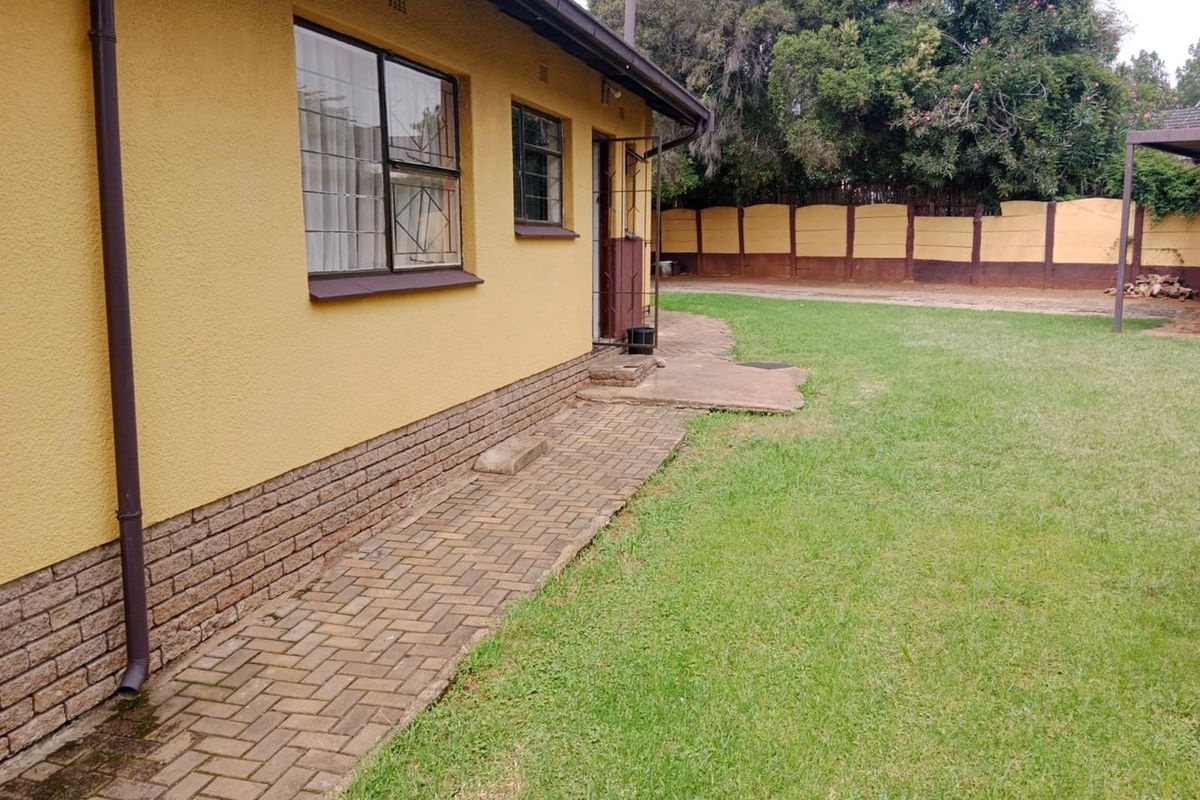 Large family home for sale in an enclosed upper Birchacres - Photo 5