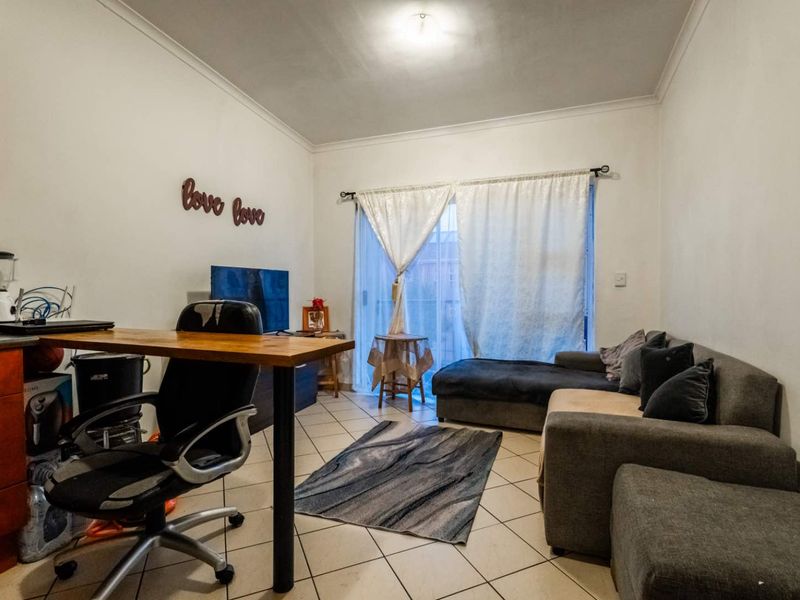 secure 2 bedroom apartment  for sale in Buhrein Estate - Photo 5