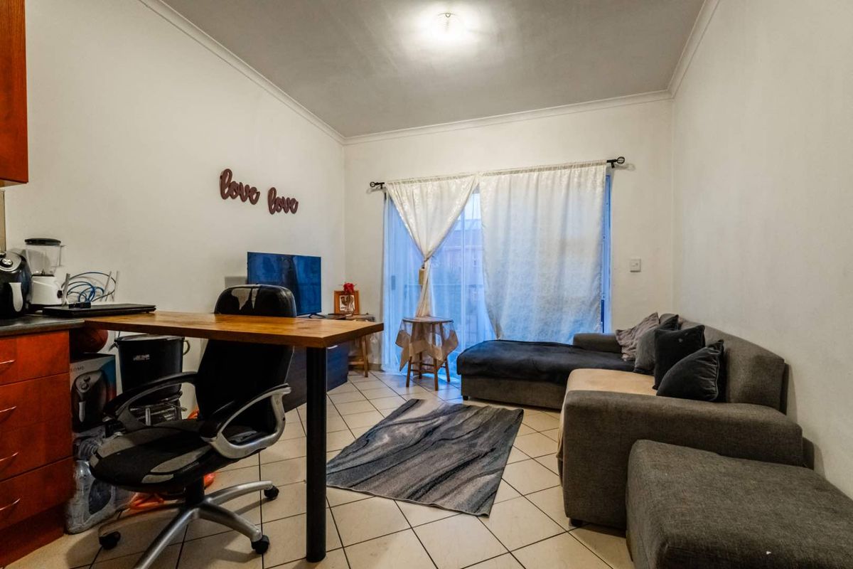 secure 2 bedroom apartment  for sale in Buhrein Estate - Photo 5