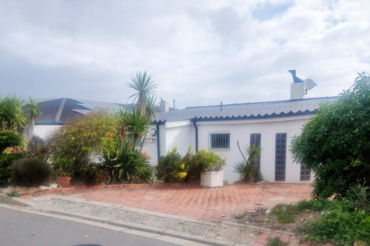 Sea Views, Space & Income Potential in Central Yzerfontein - Photo 4