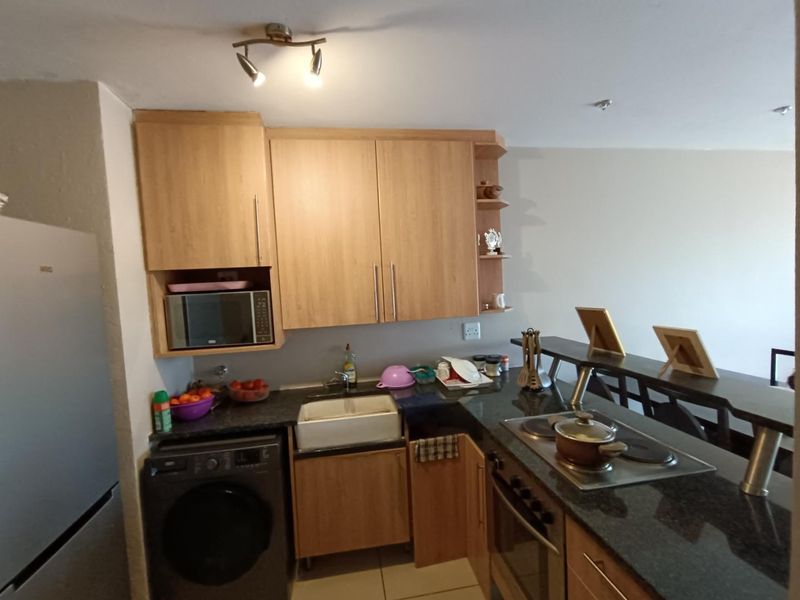 ROOIHUISKRAAL NORTH - 2 BED - 2 BATH - 2 LIVING AREAS - Photo 7