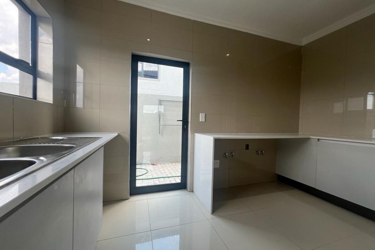 Elegant 4-Bedroom Home in Zambezi Manor Estate - Photo 5