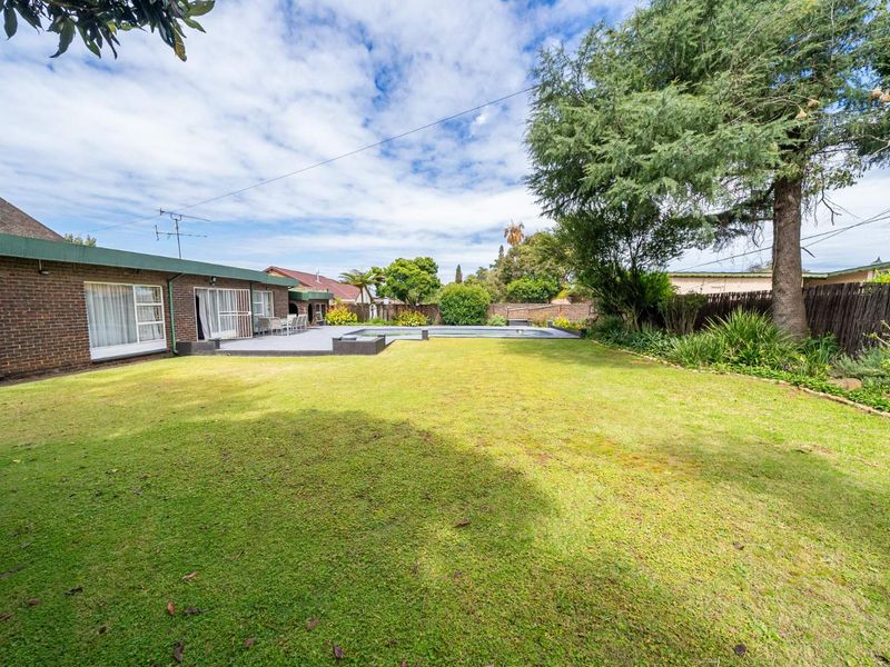 5 Bedroom double story for Sale in Farrarmere - Photo 7