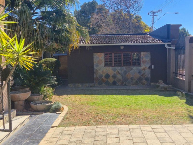 Elegant Family Home with Exceptional Entertainment Spaces | Secure Cul-de-Sac | The Hill, Johannesburg - Photo 8