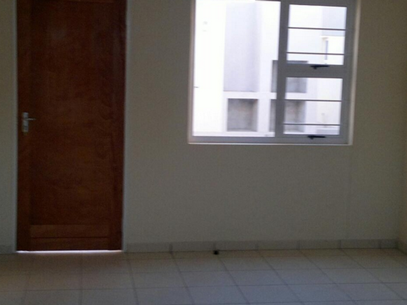 FOR SALE- 2 BEDROOM TOWNHOUSE IN ARANDIS, NAMIBIA - Photo 4