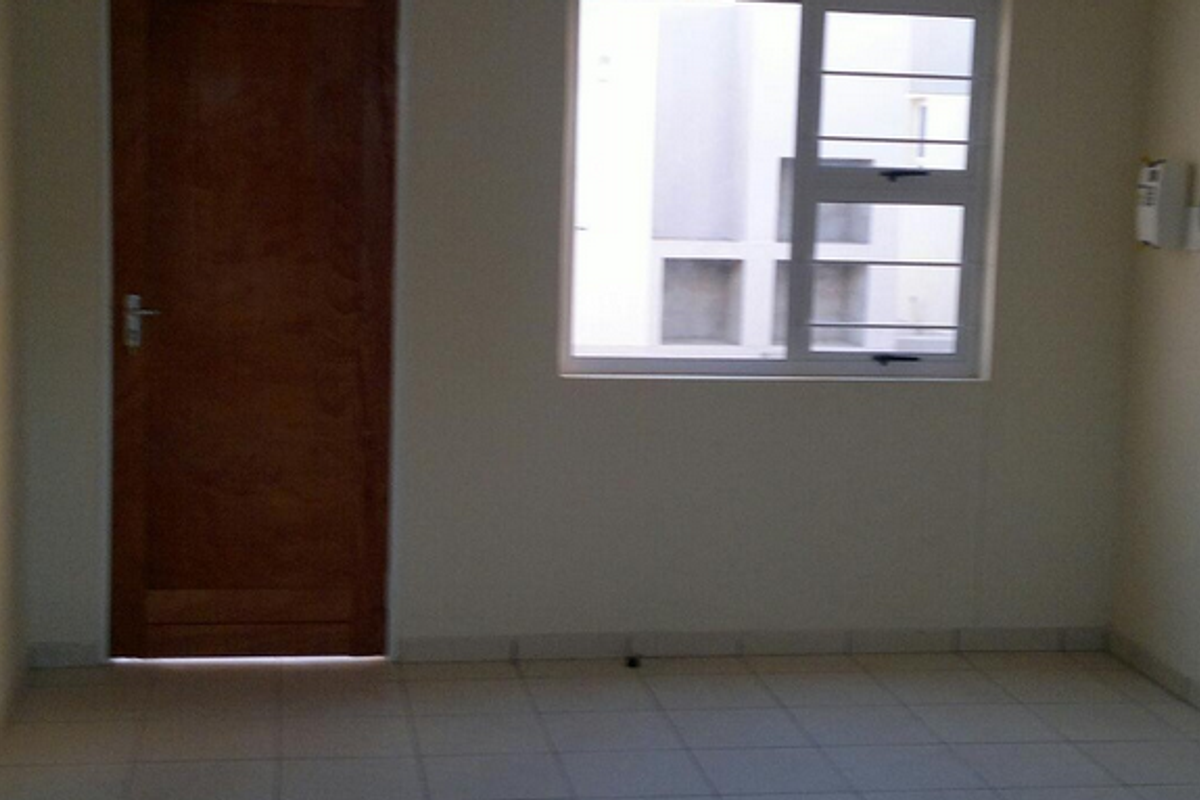 FOR SALE- 2 BEDROOM TOWNHOUSE IN ARANDIS, NAMIBIA - Photo 4