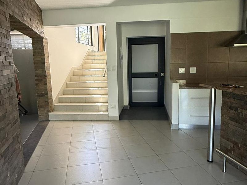 BEAUTIFUL MODERN 3 BEDROOM HOUSE TO LET IN LUDWIGSDORF, KLEIN WINDHOEK - Photo 2