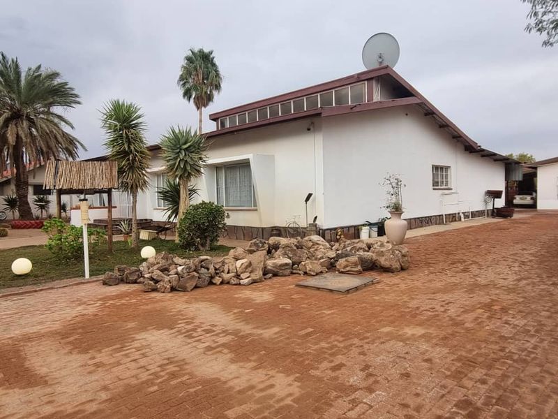 Big Family Home with a Flat for Sale (Mariental) – Great Investment - Photo 2