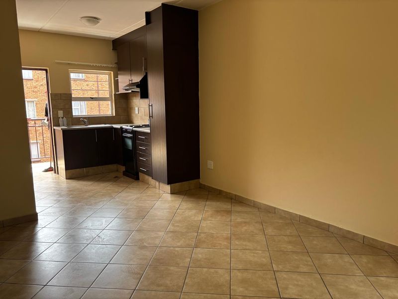 2 Bedroom Apartment for sale in Kempton Park - Photo 4