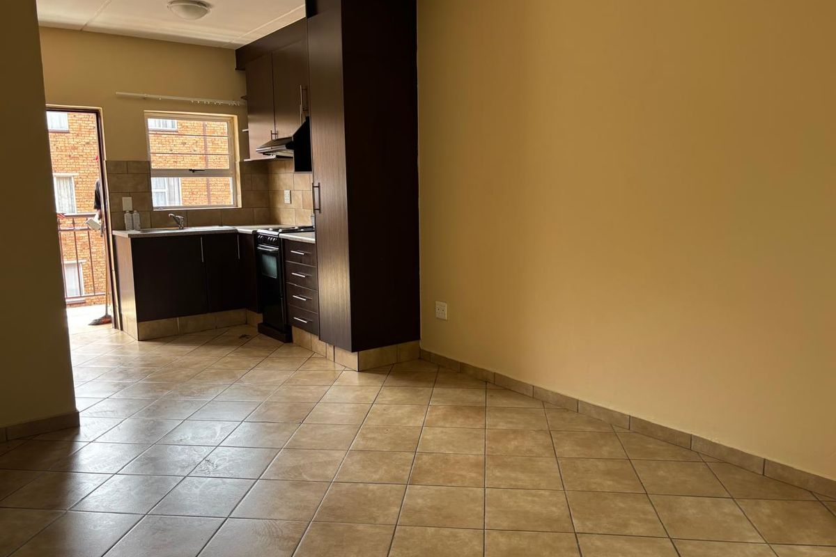 2 Bedroom Apartment for sale in Kempton Park - Photo 4