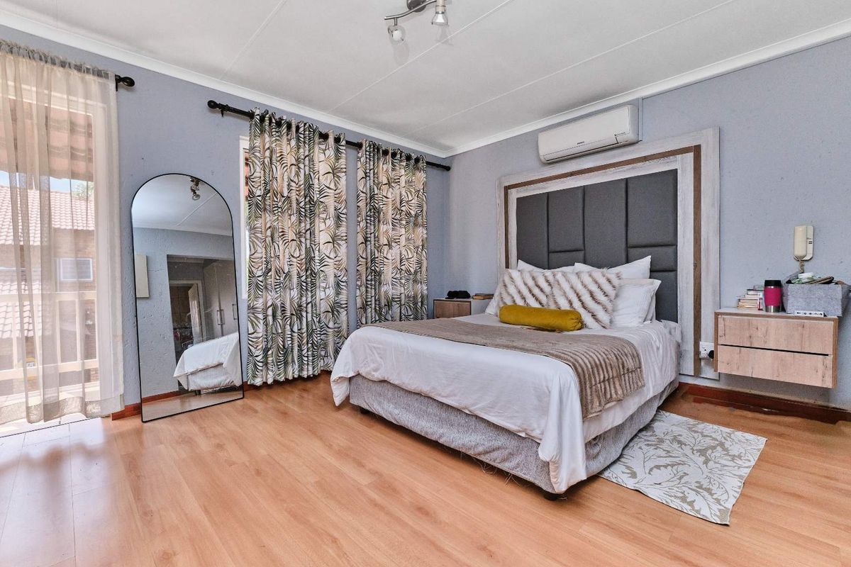 Executive Living or Family Haven: Your Ferndale Dream Townhouse Awaits! - Photo 5