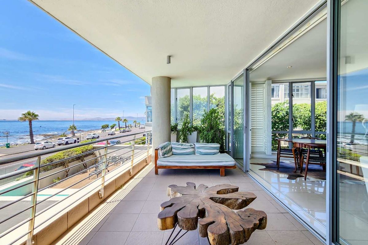 Luxurious Coastal Living - Photo 3