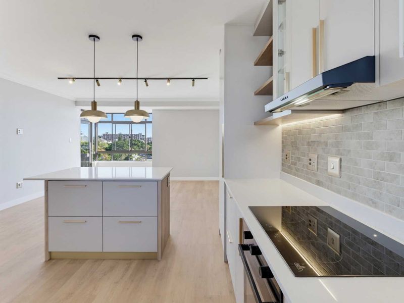 Top floor modern apartment with outstanding views - Photo 7