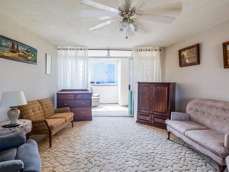 Spacious apartment with sea views - Photo 3