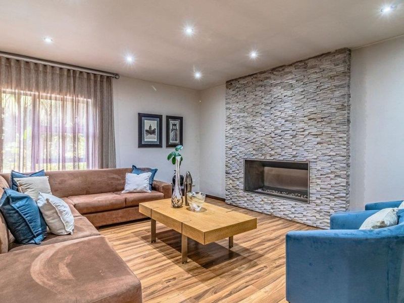 Elegant Dowerglen Ext 5 Home - Photo 4