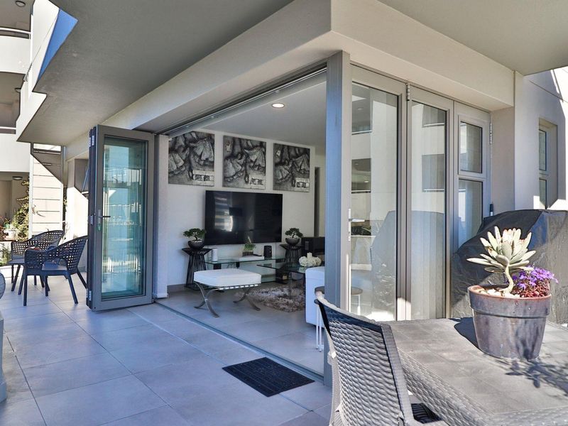 Stylish Island view apartment with private balcony & garage - Photo 9
