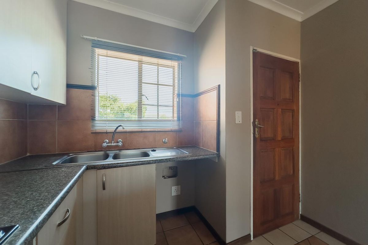 2 Bedroom Townhouse with an Enclosed Balcony - Photo 4