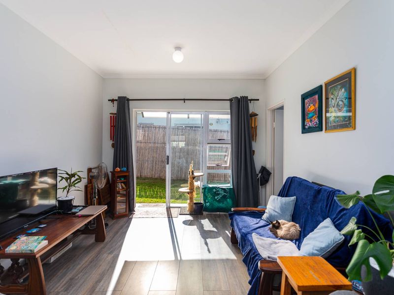 Marvelous 4 Bedroom Home For Sale In Mount Simon Estate - Photo 3