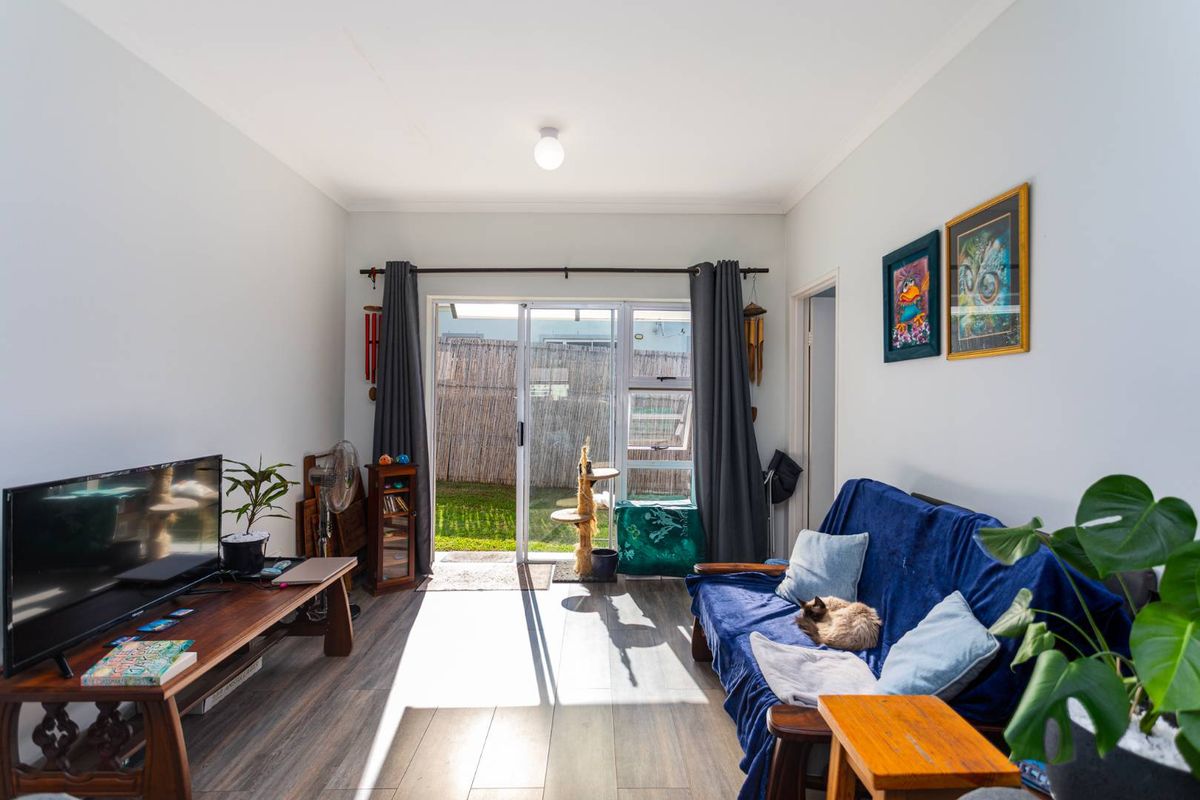 Marvelous 4 Bedroom Home For Sale In Mount Simon Estate - Photo 3