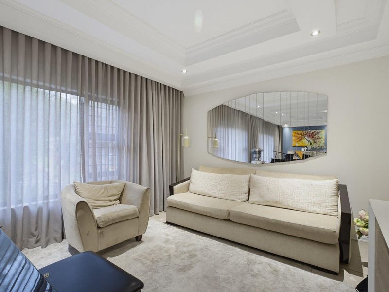 Luxury Family Home with Spectacular Panoramic Views in Glenvista - Photo 6