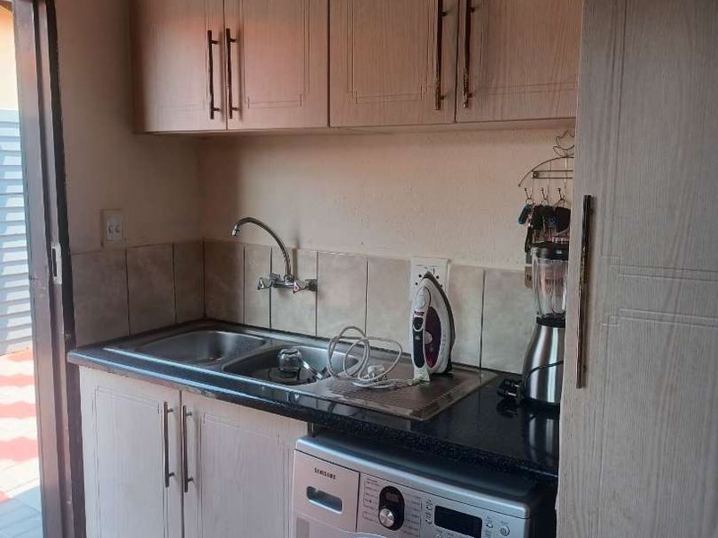 2 Bedroom House for Sale in The Orchards, Akasia - Photo 7