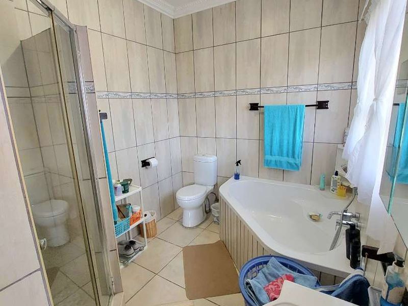 Main House + 2 Flats: Perfect Rental Investment Opportunity - Photo 9