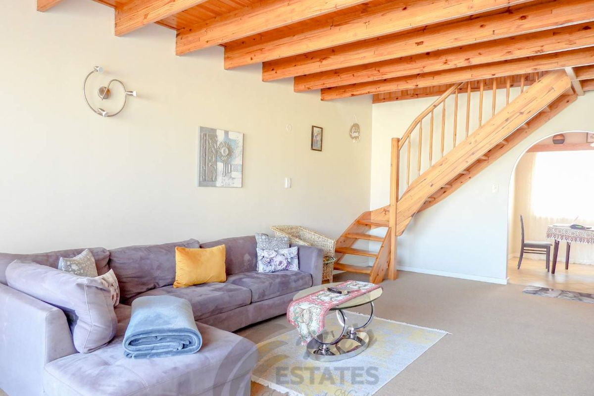 Spacious Duplex Apartment For Sale in Swakpmund Central - Photo 5