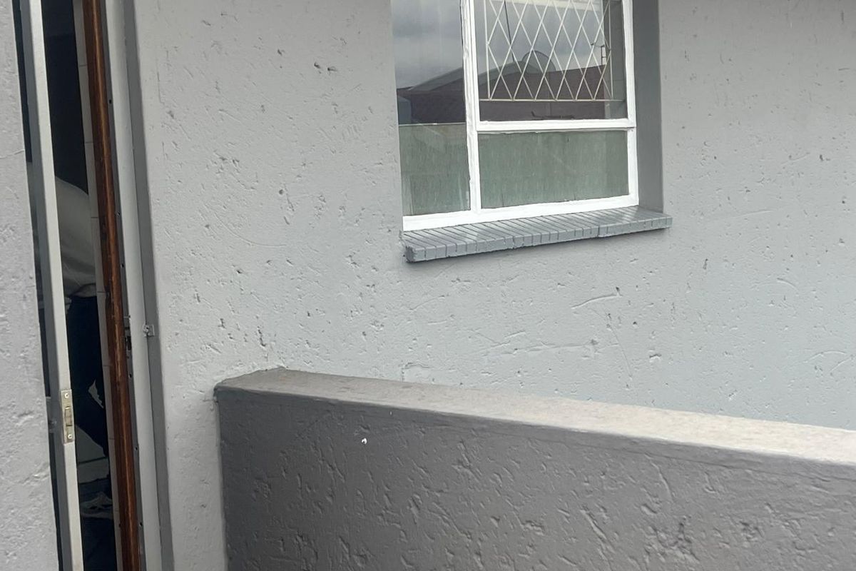 This lock up and go upstairs unit is up for grabs in a lovely quiet security complex - Photo 4