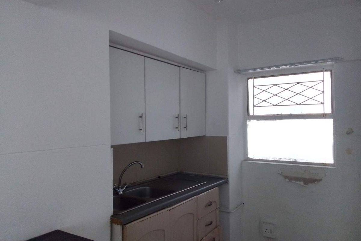 Cozy Bachelor Pad in Prime Location – Act Fast! - Photo 5