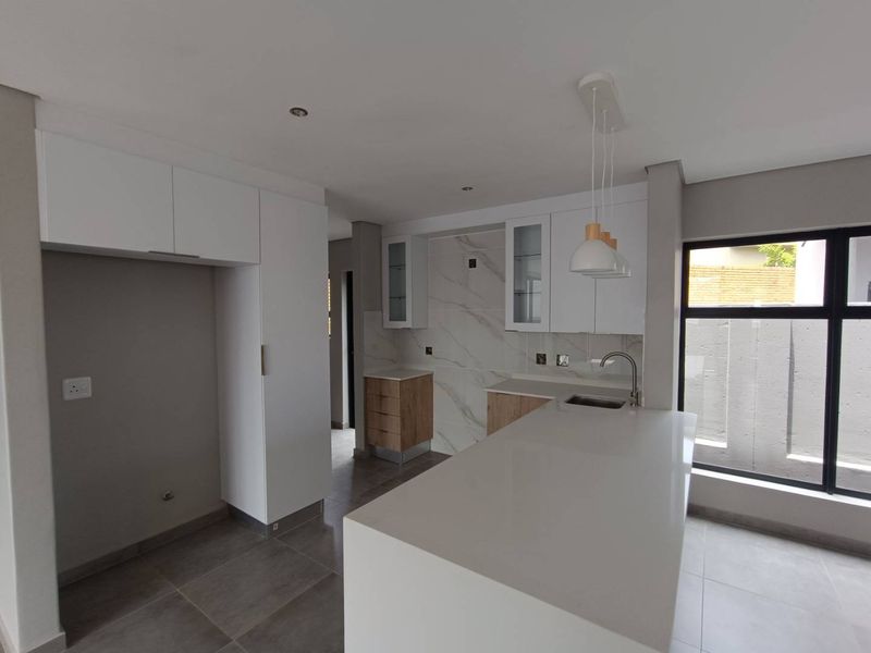 BRAND NEW 4 BEROOM HOUSE DIRECT FROM THE DEVELOPER - Photo 2