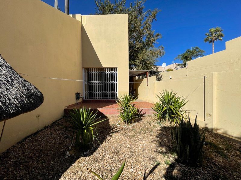 3 Bedroom ALL ONE ONE LEVEL townhouse for sale - Photo 7