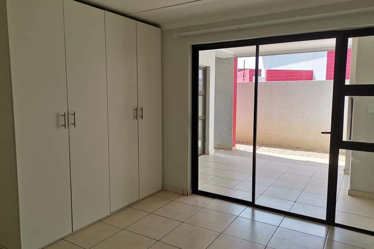 GROUND FLOOR UNIT N$ 499,999.99 - Photo 3