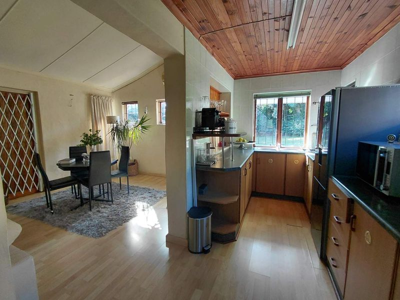 Charming Loft-Style Starter Home with Breathtaking Gorge Views - Photo 10