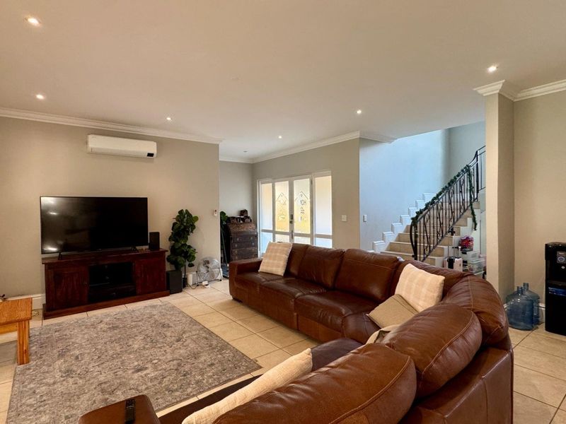 Spacious Family Home in Secure Mount Edgecombe Estate - Photo 4