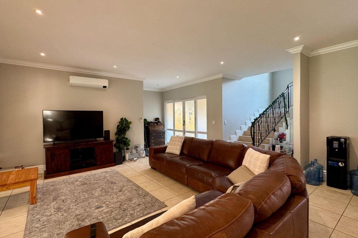 Spacious Family Home in Secure Mount Edgecombe Estate - Photo 4