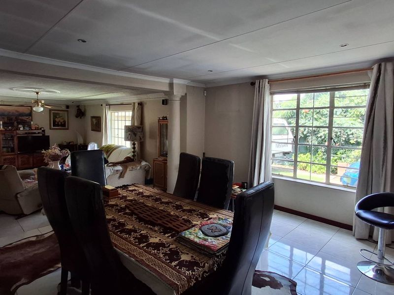 Lovely 3 Bedroom House - Photo 6