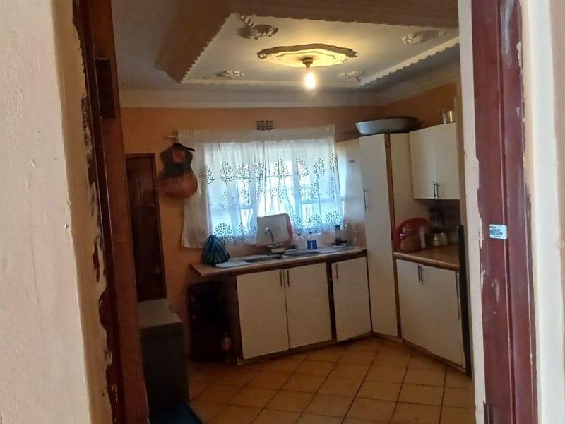 Soshanguve Delight: 3 Beds & Extra Rooms for Your Needs - Photo 4