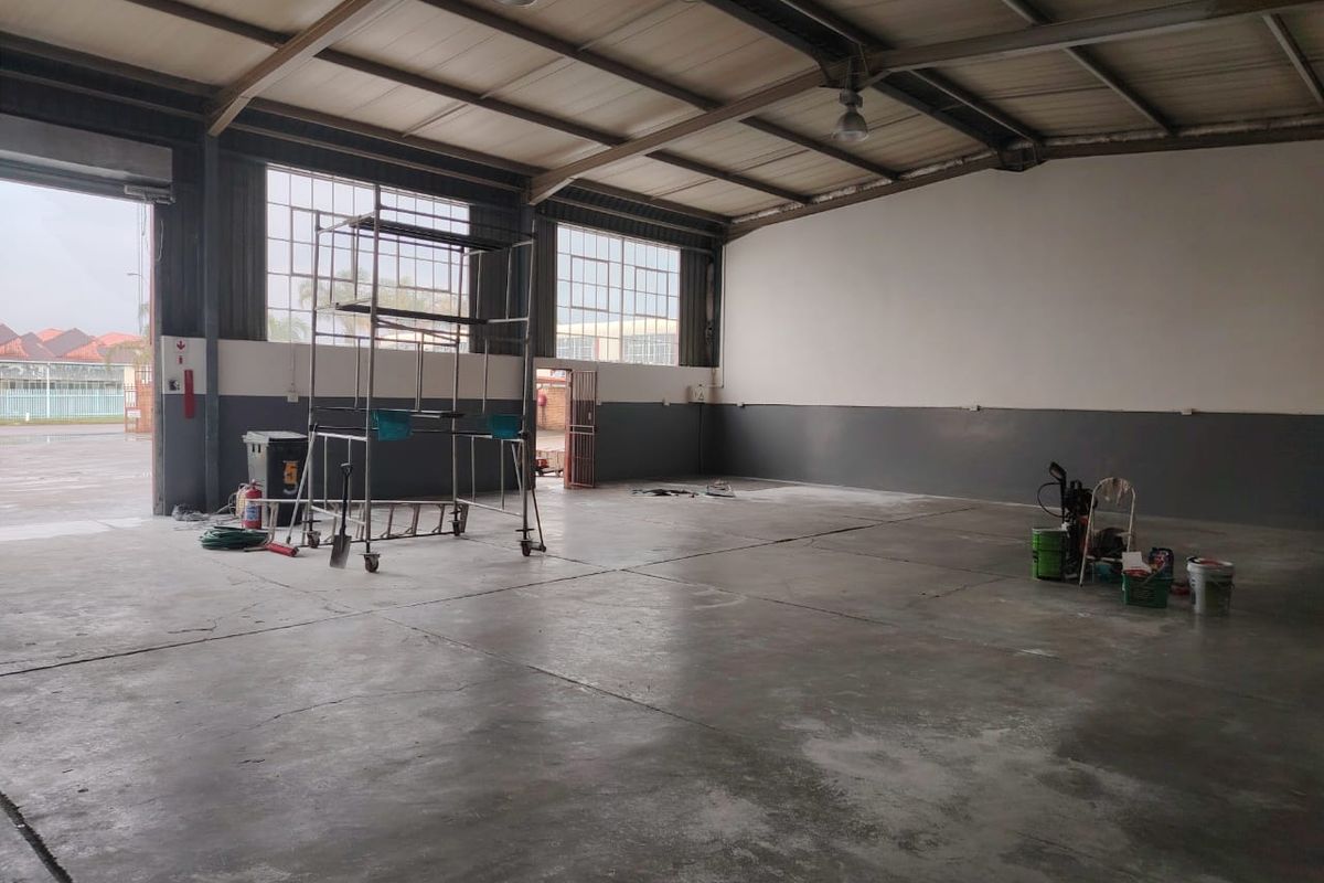 Neat Newly painted 230m2 Factory to let - Photo 3