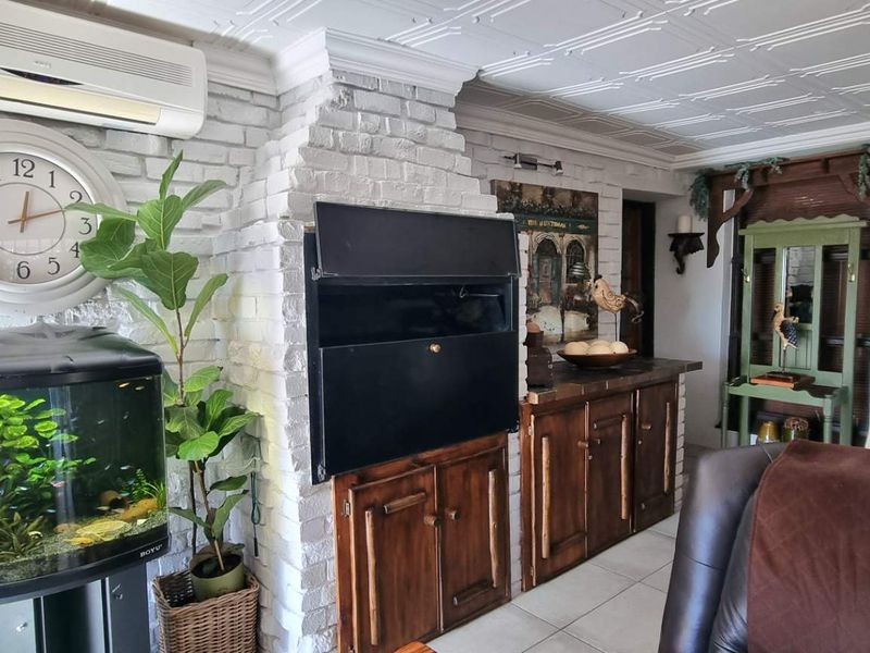 PICTURE PERFECT VERSATILE ACCOMMODATION - Photo 7