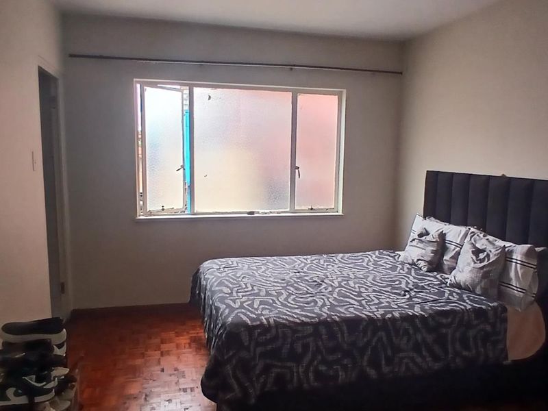 Durban Central Apartment with Panoramic City Views and Parking - Photo 10
