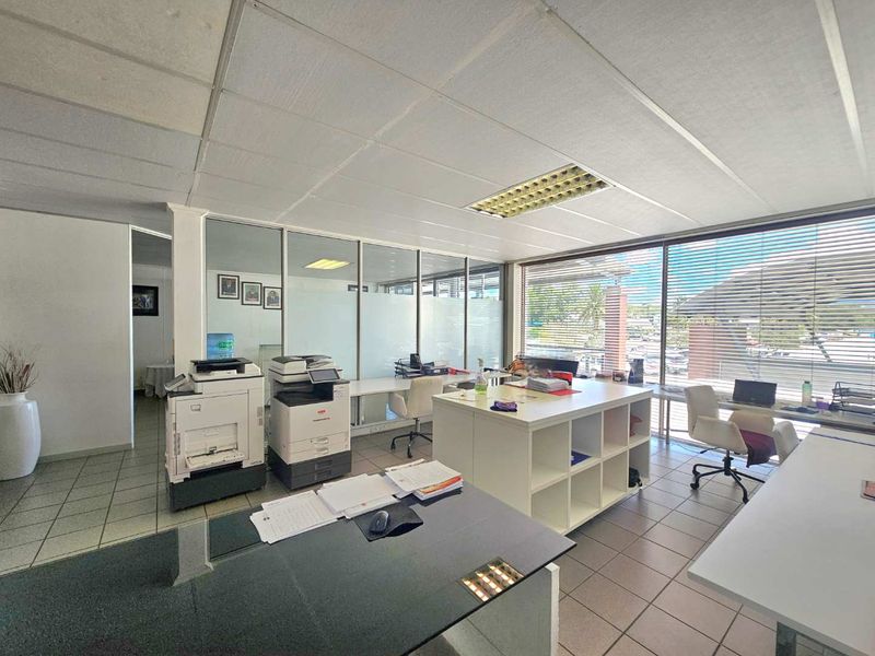 Modern 100m2 Office for Sale in Southern Industrial! - Photo 5