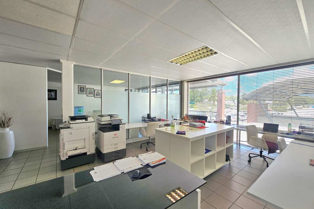 Modern 100m2 Office for Sale in Southern Industrial! - Photo 5