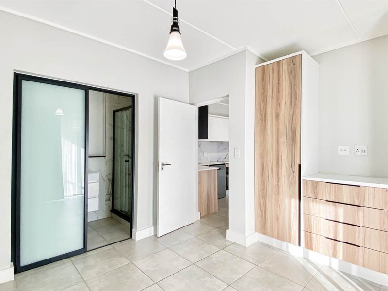 Luxury one bedroom apartment for sale in Waterfall - Photo 5