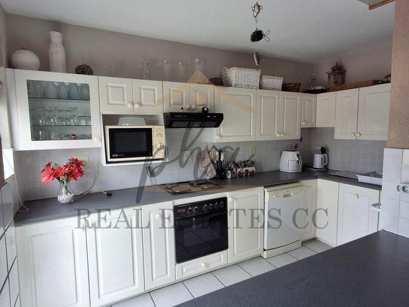 4 Bedroom Townhouse for Sale in Central Swakopmund -Zoned with Business Rights! - Photo 6